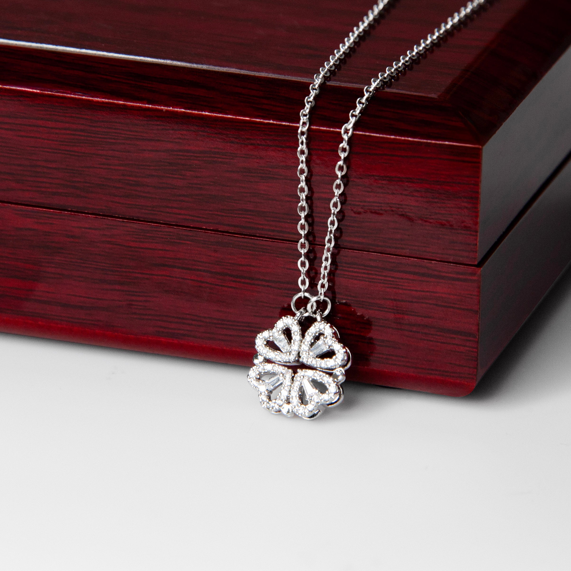 Magnetic Heart Necklace for Mom – A Timeless Gift of Unbreakable Love