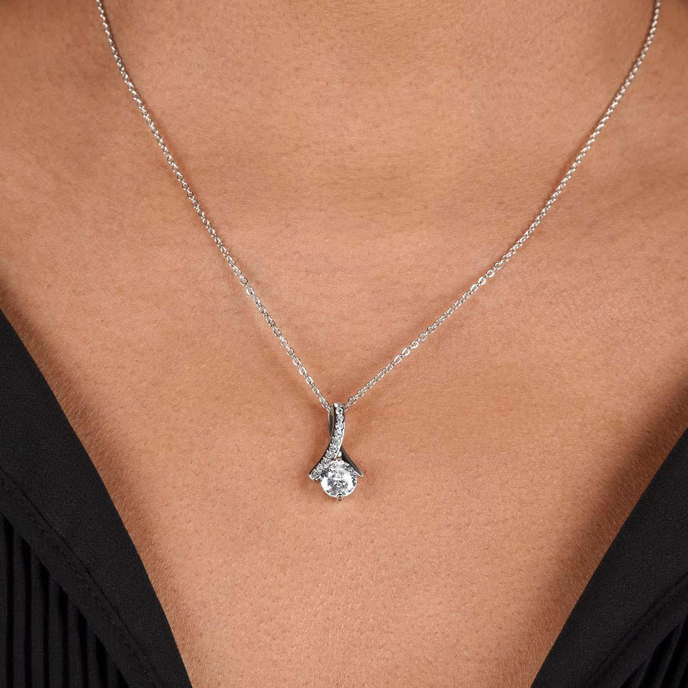 Alluring Beauty Necklace - A Meaningful Gift for Mom