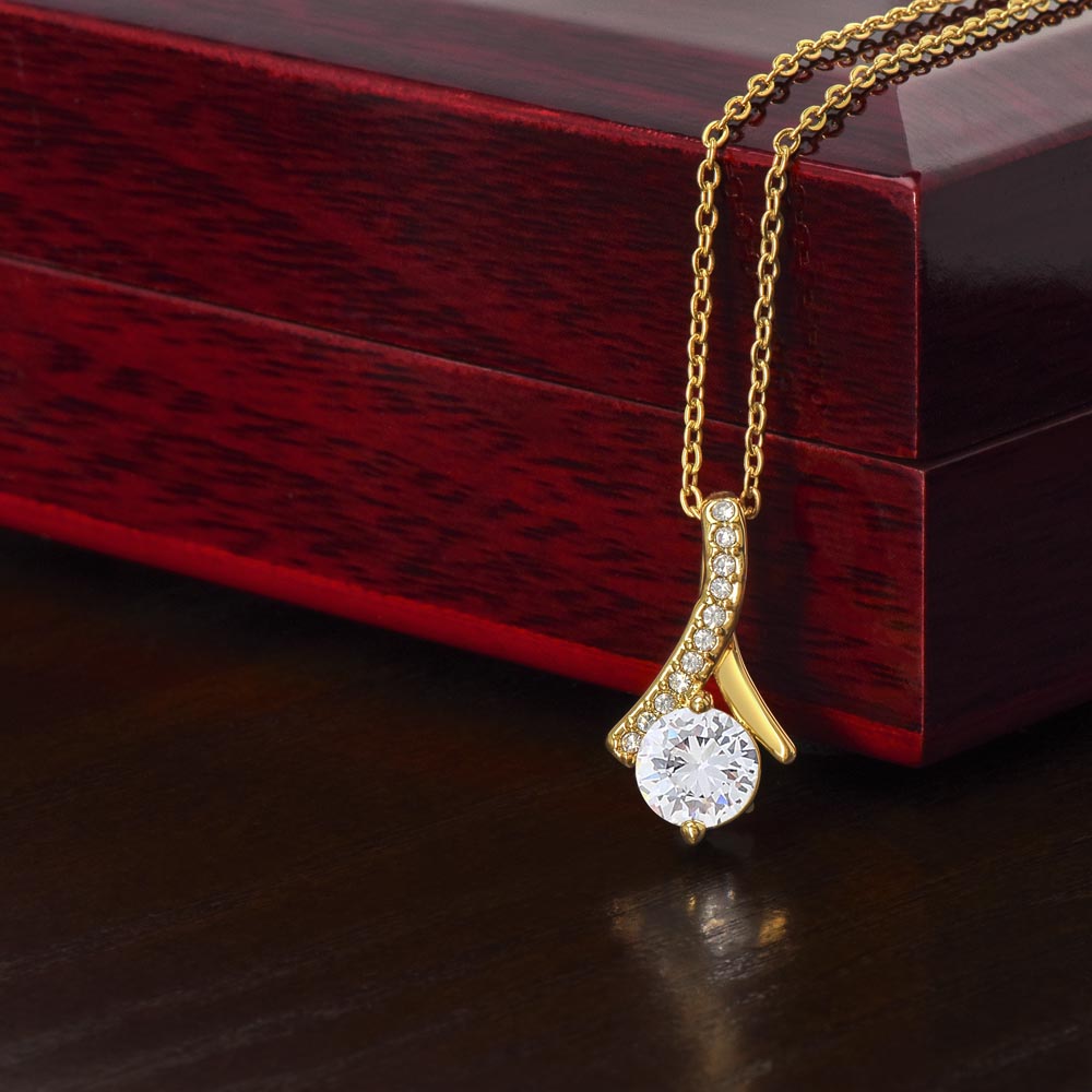 Alluring Beauty Necklace - A Meaningful Gift for Mom